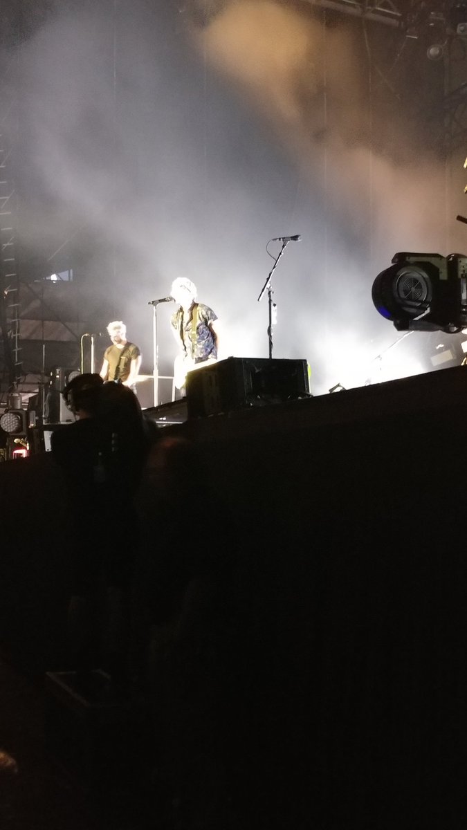 RJazzy2's tweet photo. Stuck through the rain &amp; ended up having a beautiful night for another great concert from @AllTimeLow !
 #SummerEverAfterTour #alltimelow #musikfest2018 #Bethlehem #concertaddict https://t.co/Gh7L78iV2P