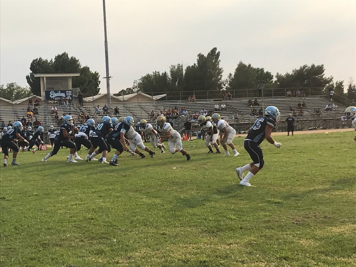 SVPolyAthletics's tweet photo. 5 more night till #FridayNightLights #PolyFootball2018 #TrueParrotsWanted #NoExcuses #NoNeedToGoAnyWhereElse #AthletesPlayMultipleSports #ParrotFootballPride #ShowYourSkillsForYourSchool #SunValleyPride https://t.co/Pt57luRqRX