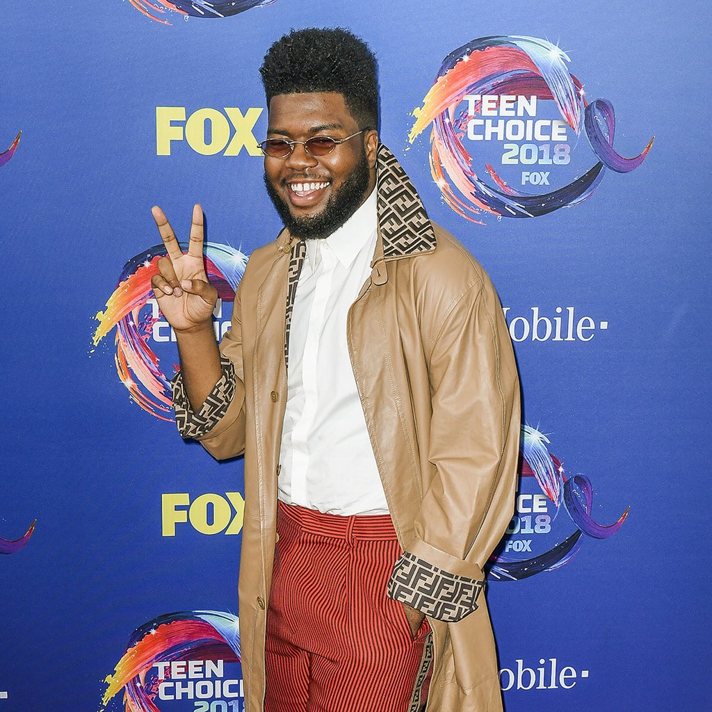 thekiaforum's tweet photo. #TeenChoice pink carpet action with @thegreatkhalid, @noahcyrus, @lauvsongs &amp; @lelepons! 💖

(📸: @timothynorris / Forum Photos) https://t.co/8GEWtUkZf5