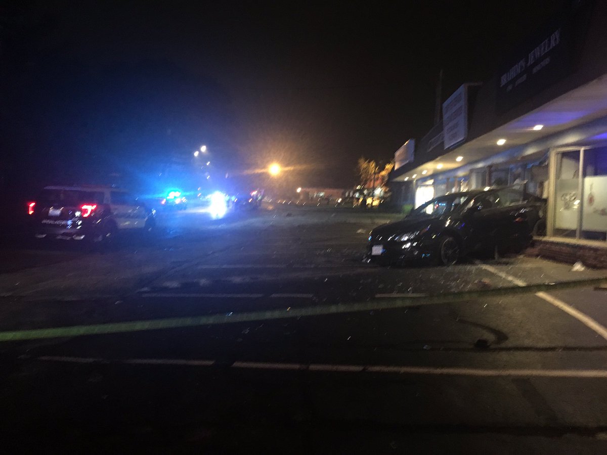 JhiggzWBZ's tweet photo. Officer involved crash Cambridge St Burlington.  Head on, car into building @wbz #accident #officerinvolved  #crash https://t.co/6omnz0wfTA