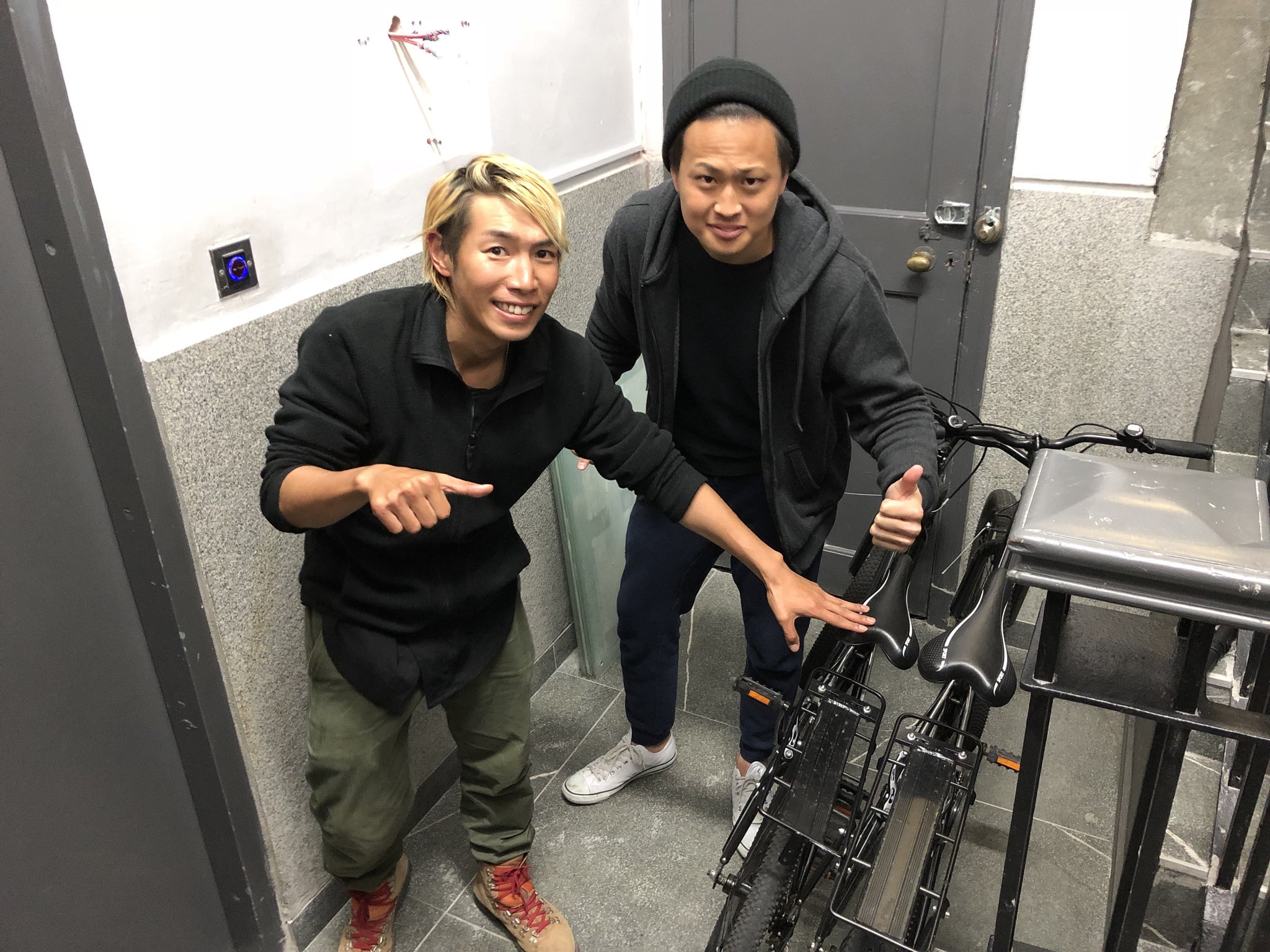 ジョーブログ ナミビア 喜望峰まで10キロを共にしたポデローサ2号をケープタウンで会った留学生のりつにあげました 前回の 南米のポデローサに比べて スピードは落ちるが 耐久性は抜群だ 大切に使ってくれ ちなみにちんやのチャリの名前は