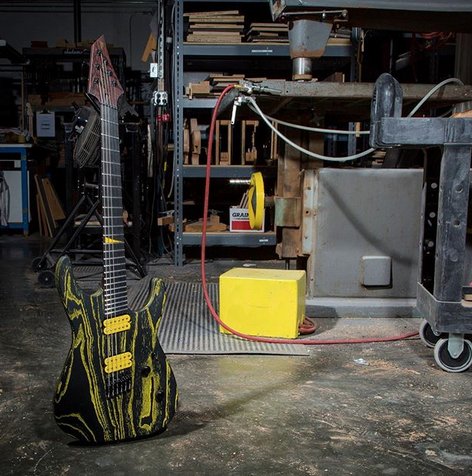 JacksonGuitars's tweet image. this one stings! #jackson #custom DK2H #multiscale #guitars #blackandyellow