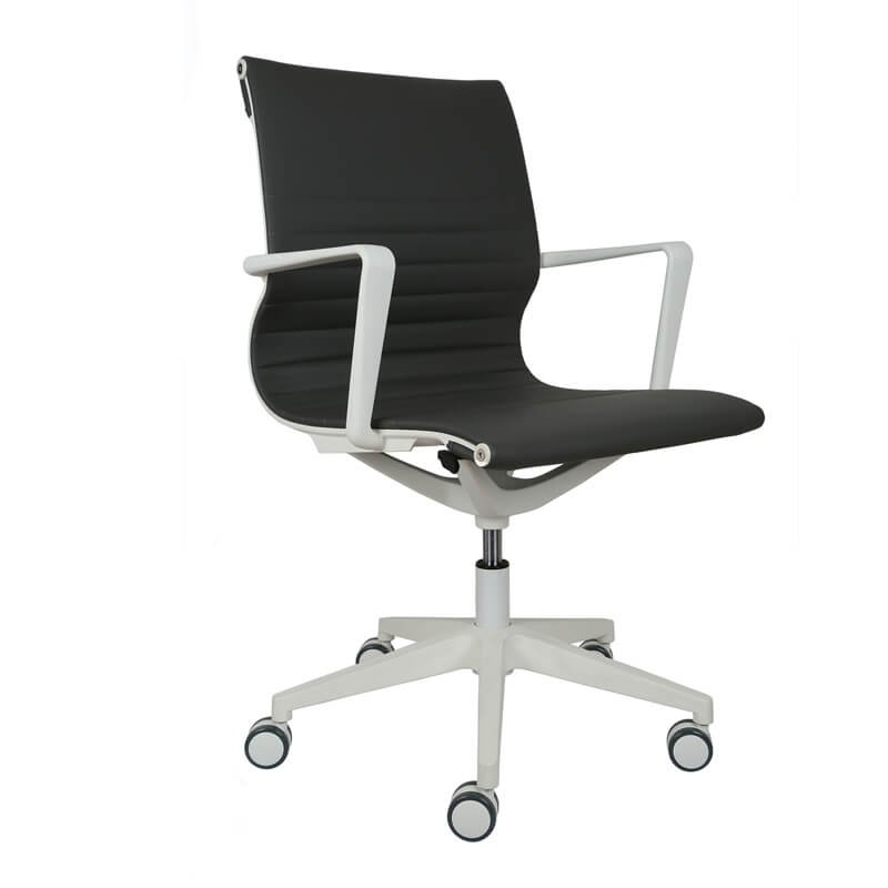 Introducing the new stylish meeting room chair - ow.ly/htp330lniBX #workhappy #futurehumanoffice#sbr