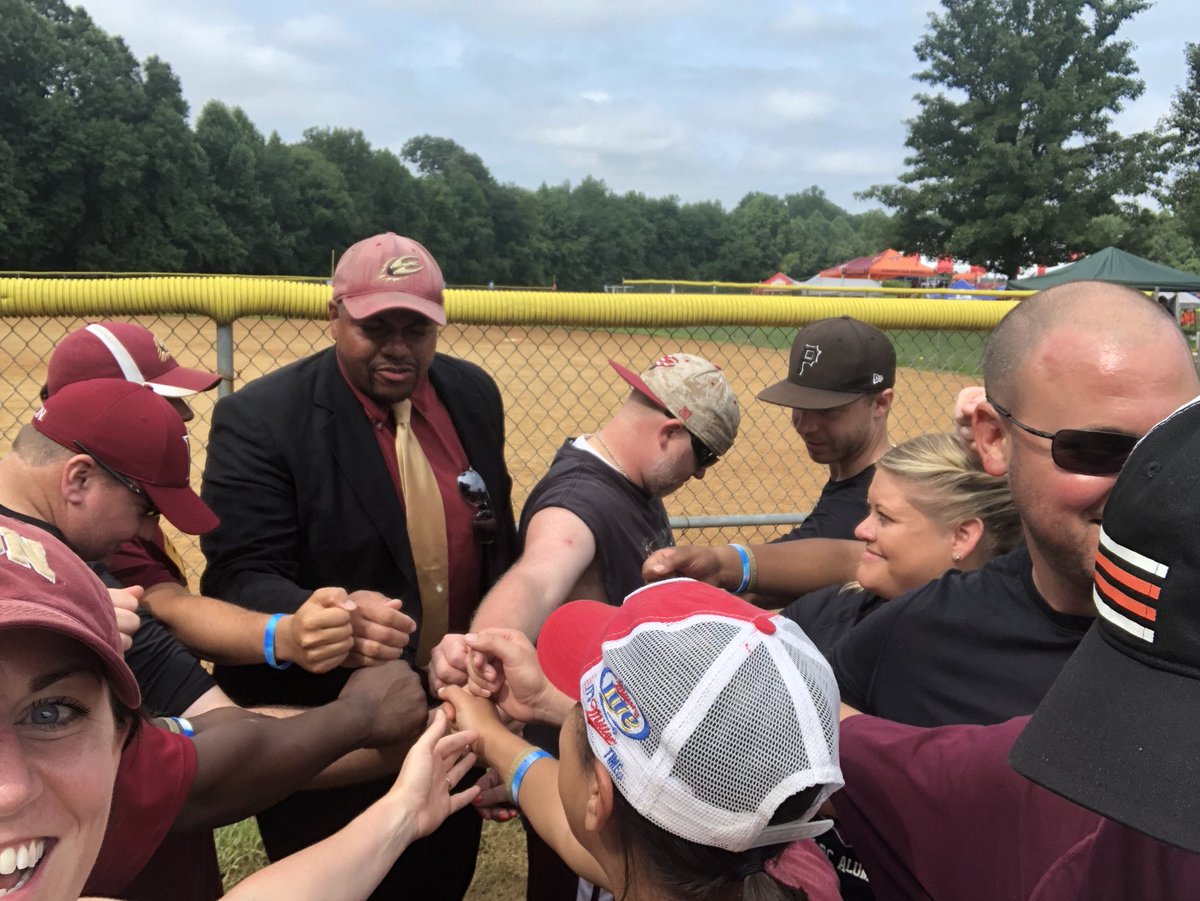 lindseygbaker's tweet photo. What a weekend! Elon went 1-2 on the field this weekend but sure had a hellava time. #CAN18 #beertruck https://t.co/ugmTLMvhJP