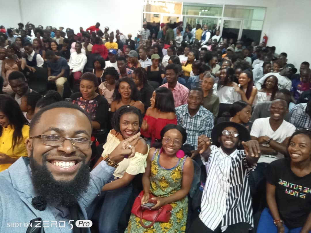 BitterSweetZM's tweet photo. Our past show's selfie break was brought to you by @InfinixMobileZM . Curtesy of the #InfinixZERO5Pro. We has such a fun time. https://t.co/NZZV8JroHN