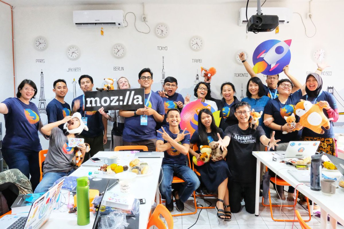rara79's tweet image. After a productive weekend with @ID_Mozilla #MozSpsceJKT, #MozL10nJakarta finally come to an end. #FirefoxRocket translated to Javanese and Sundanese language. Enjoy! Here&apos;s a picture of the participants who worked hard to make it happen, only in 2 days in a row!
