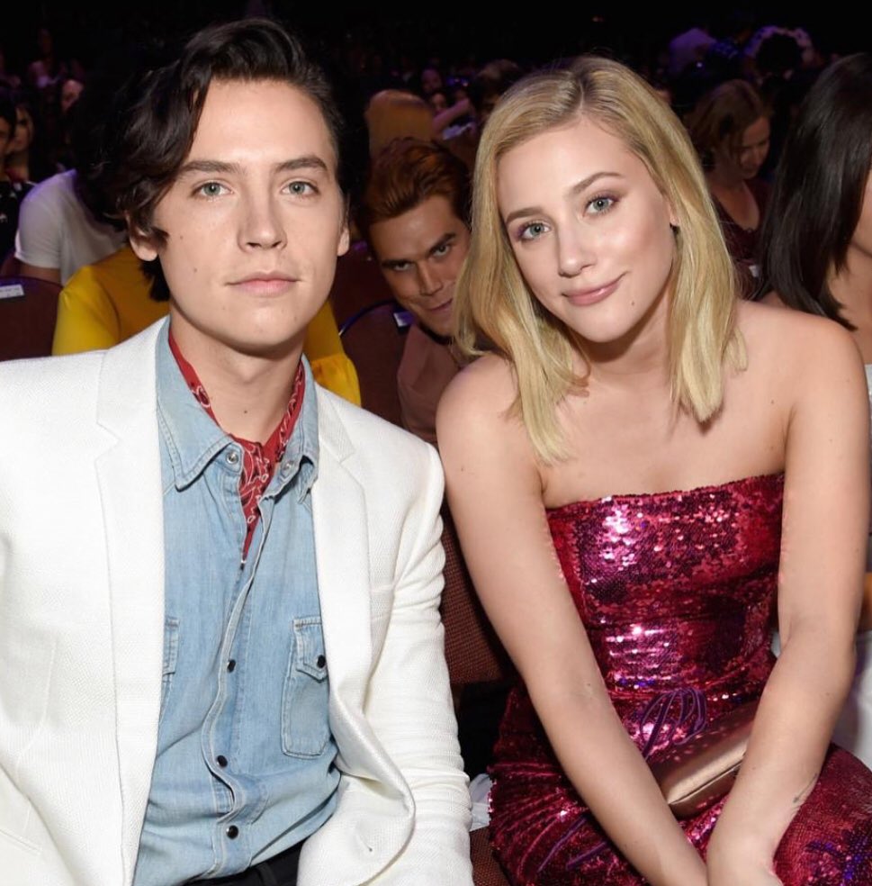 handstomyselfvs's tweet photo. We love you @kj_apa @CW_Riverdale #TeenChoiceAwards2018 https://t.co/9RlYmG5zgY