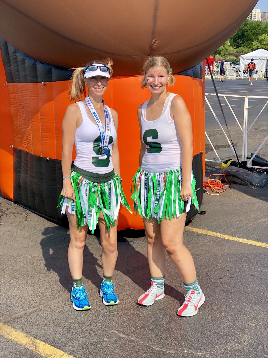 Readingmom201's tweet photo. @BigTenNetwork Having fun in Chicago with my sister - what great memories! #BTNBIG10KCONTEST https://t.co/NiK95soWWG