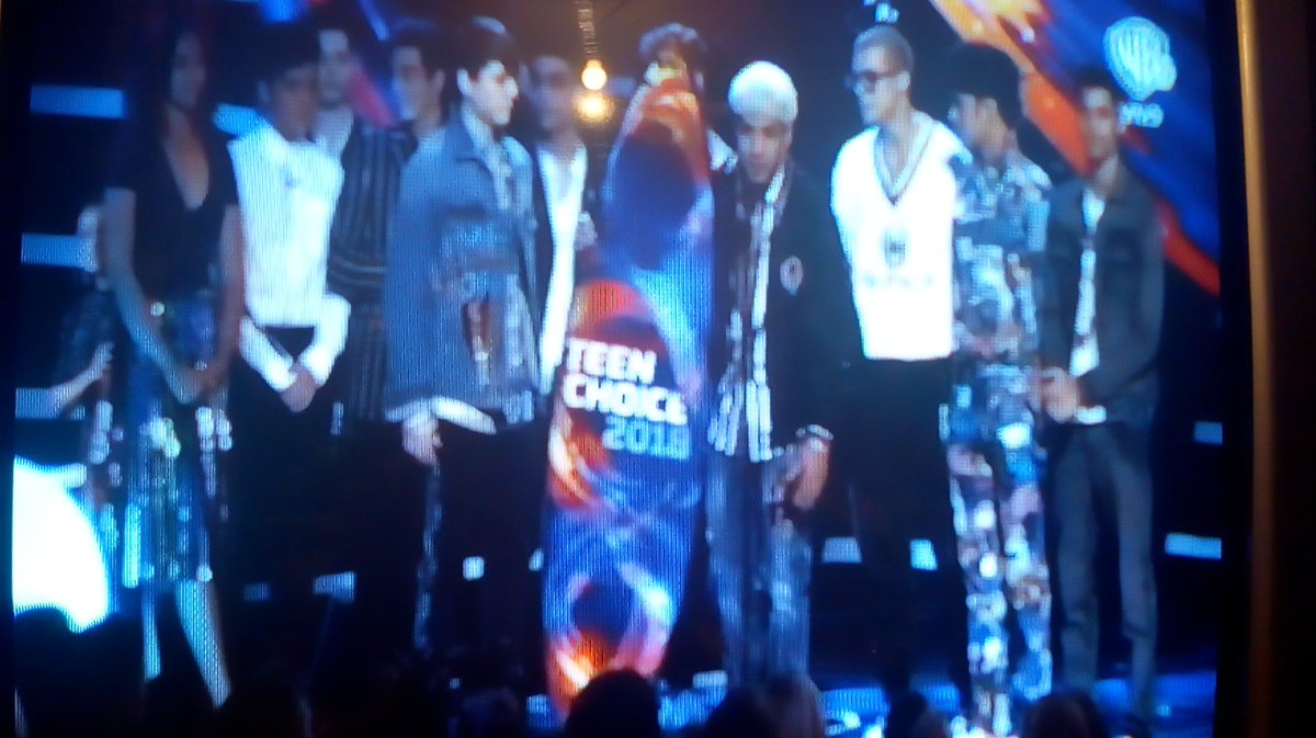 EsMiranda18's tweet photo. @JoelxMBau 

Ganarón LPM!!

#TeenChoice #TeenChoiceAwards #ChoiceFandom #CNCOWNERS @CNCOmusic https://t.co/RmcmZ4X6ZB