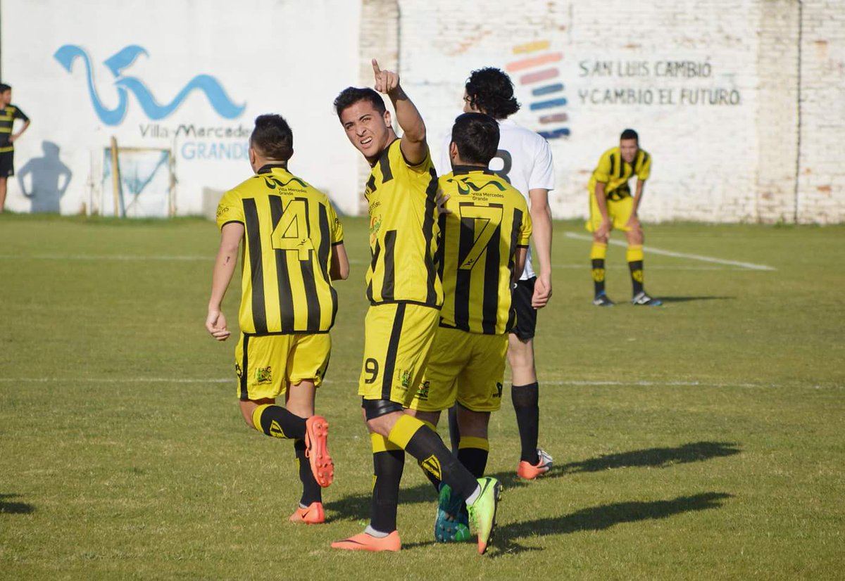 JorgeNewberyVM's tweet photo. DUEÑOS DEL CLÁSICO.

Newbery 3-0 colegiales.

(Lunardi x2 , Rodríguez)

Seguimos invictos!!! 

#VamosPitojuan 

📷 José Sombra https://t.co/Zf3xnEmokE