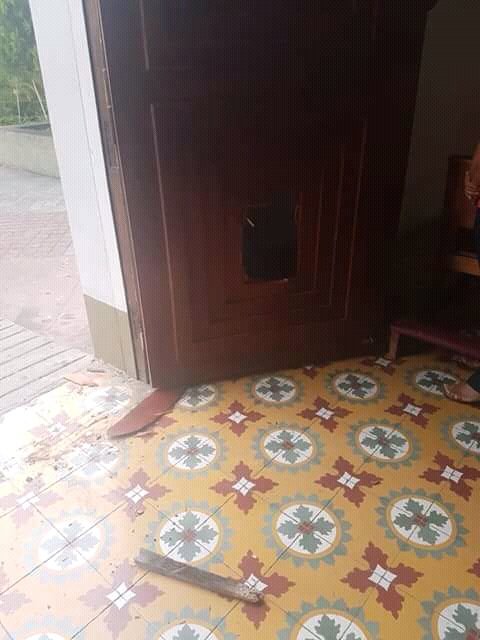 Corporacion540's tweet photo. Roban en Catedral Nuestra Señora del Rosario de #Estelí. Los delincuentes realizaron un agujero en la puerta del costado norte para ingresar al templo y llevarse todo el dinero depositado en las alcancias. #AsiComoSuena https://t.co/ayCS16rhxk