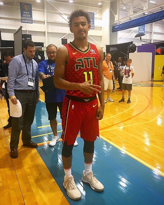 HOOPmag's tweet image. That “I’m going to break @spidadmitchell record for most 3’s made in a season by a rookie” face 👌🏼@traeyoung #nbarookie #PaniniNBARookie #TraeYoung ift.tt/2B3tZ5T That “I’m going to break @spidadmitchell record for most 3’s made in a season by a rookie” face 👌🏼@tra…