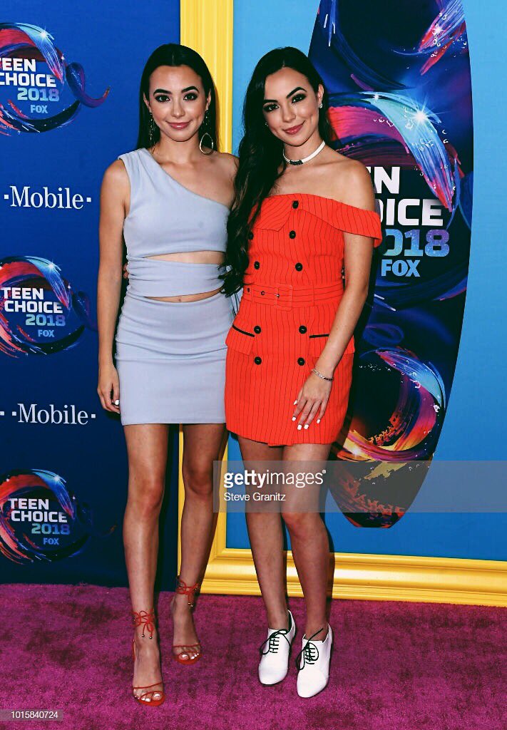 Jazminwhitley's tweet image. my babes looking FLAWLESS at teen choice this year ♥️😻• I’m so proud of them and always have the best time creating red carpet looks for them