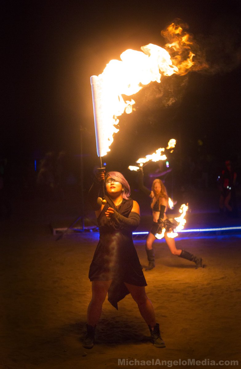 mangelomedia's tweet photo. The sword is indeed mightier than the pen at the @ignight fire arts festival. #ignight2018 #joshuatree #fire #flow #flowarts #firecircle #firesword #tribal #tribe #fireperformance #firedancer #firefans https://t.co/bjsNqPJwGw