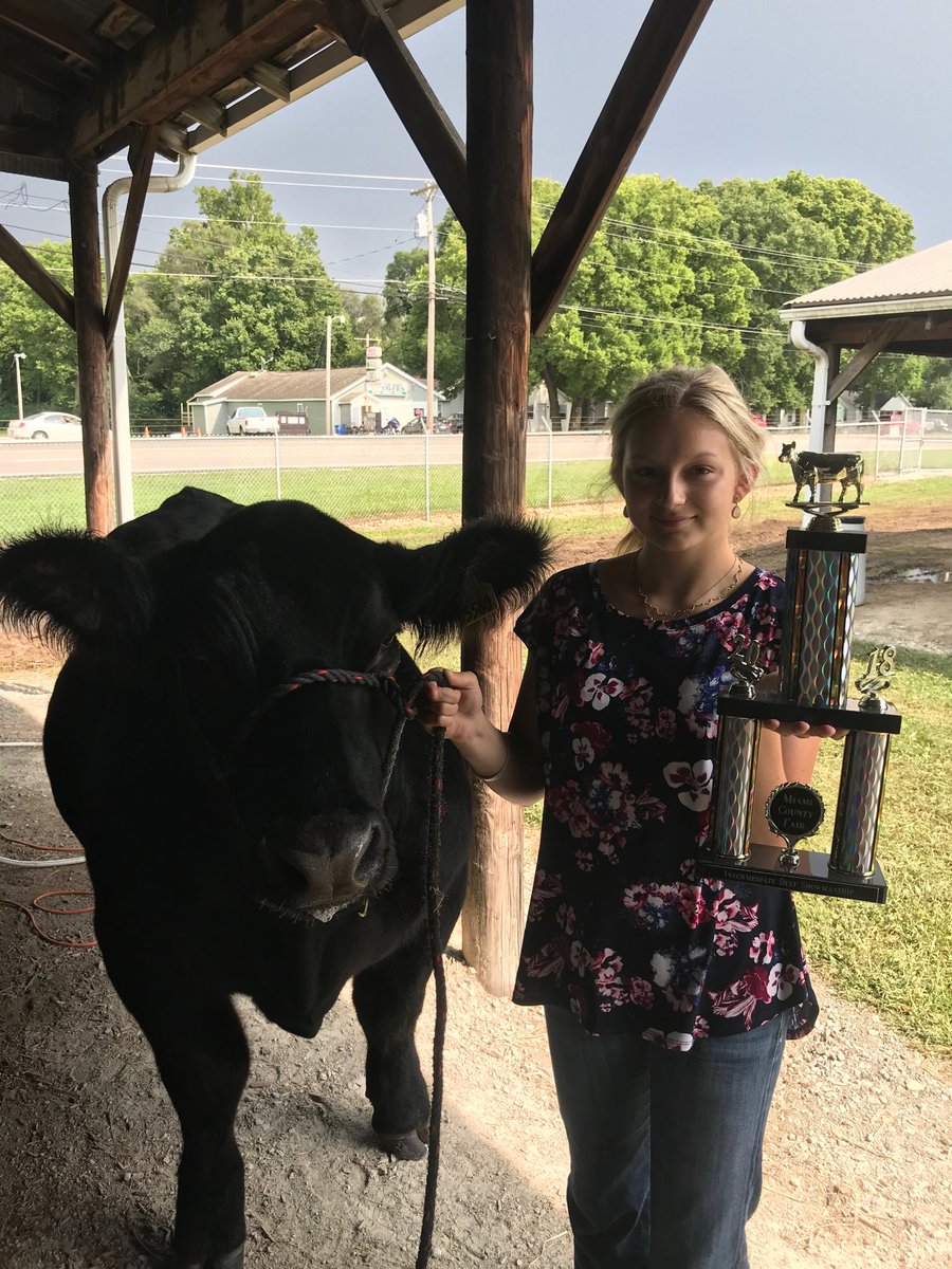 MiamiEast_FFA's tweet photo. Congrats to Paige on winning her showmanship division. #CountyFairFun https://t.co/9iF30Y0qyu