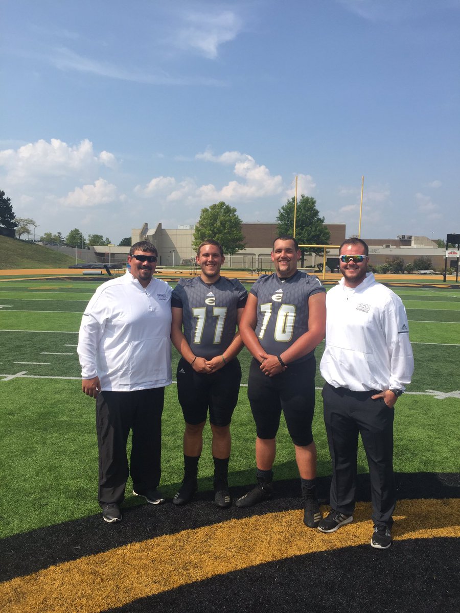 CoachK_BusterFB's tweet photo. Excited to see how far this group can go this year! Sky is the limit for these guys. Good leadership, great group of freshmen, and guys who go out there and compete every day! It doesn't hurt having a former 4 time All-MIAA Guard helping me coach them either...! @Coach_Staz #212 https://t.co/7gNcl1Uuxu