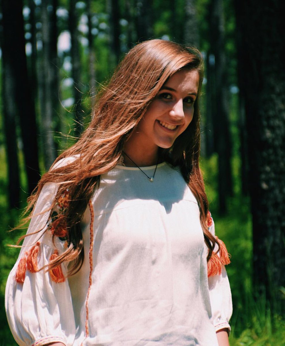 typical_tylor's tweet photo. I love your beautiful and gorgeous brown hair. And your amazing smile. #gorgeous #beautiful #strong #girlpower #queen #Avacado #teamava #teamavacado #wherewouldibewithoutyou https://t.co/ZEZqVYs5HK