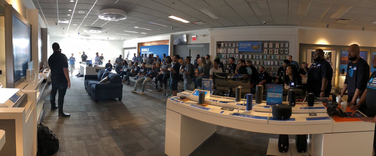 SPolyson1's tweet photo. Started off the week right with a Team Gordon Beach Party event! Ready to finish the year strong! 💪🏼 #attemployee #mightiest #LifeAtAtt @RGordon_757 @404girl @jd4180 @CarolineeeeRose @KevinCofer6 @lauren_winborne @JordanW808 https://t.co/gdqhUKoXEO