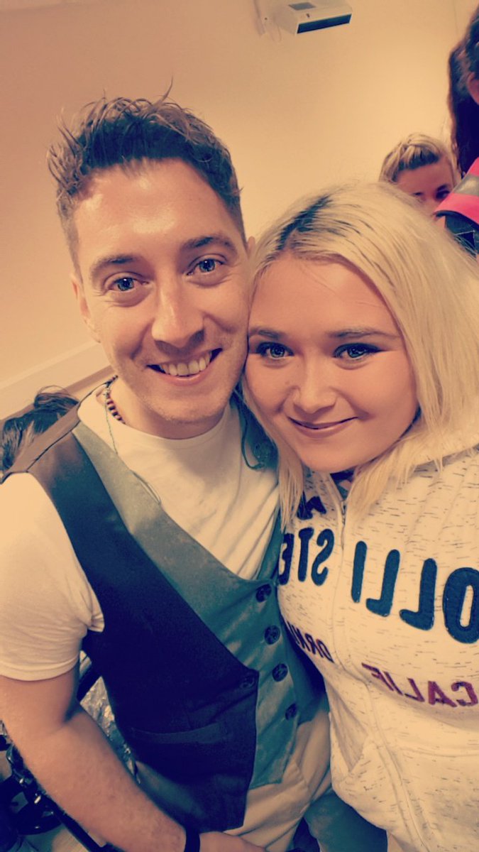 EimearBoggs97's tweet photo. For my 1st time going to Clonmany i can 100% say Clonmany street is hard to beat🎉 @bazkirwan & @DominicKirwan always know how to put on a brill show from beginning to end! The crowd loved them they were singing, jiving& dancing the night away 💙🎉 #Clonmany #upthejive #writethis https://t.co/Jesp7YYNxw