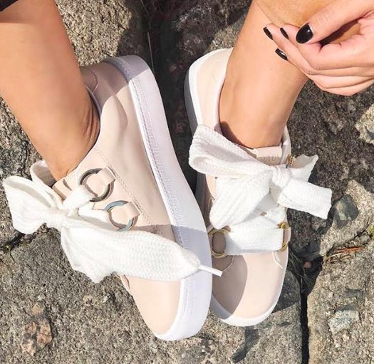 Cashkarocom's tweet photo. Redefine your look with some #FashionFusion! ๐ Buy #Bata footwear at flat Rs 150 code + up to Rs 170 CashKaro #Cashback - https://t.co/sii6vLuq43 #BataOffersโก๏ธ https://t.co/PvCCrIbyIc