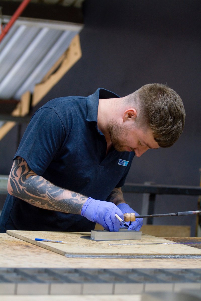 SignFabUKLtd's tweet photo. #teamsignfab is a collective of highly skilled #signmakers and business professionals, all working towards providing you with the highest quality #signage and excellent #customerservice. #homeoftradesignage #tradeonly #tradesigns https://t.co/6zH8EfKwpW