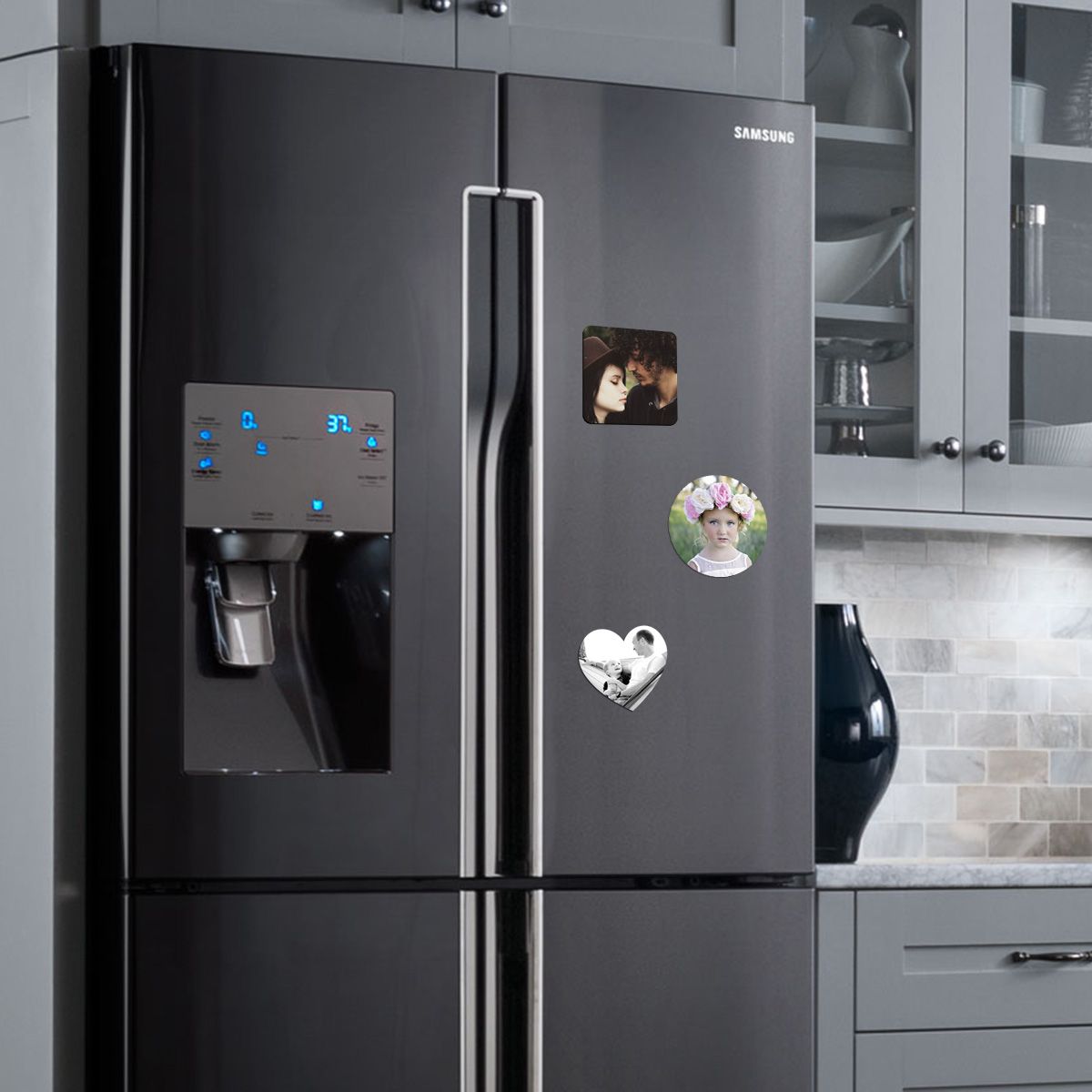 imprimefoto's tweet photo. Recuerda tu #verano de una forma original. Todas las fotos de tus #vacaciones caben en nuestros #imanes personalizados. Distintas formas y tamaños,una única manera de #decorar tu cocina y hacer una composición muy personal de tus momentos favoritos. Desde 1,19€ #FelizLunes https://t.co/VioqIGMPgl