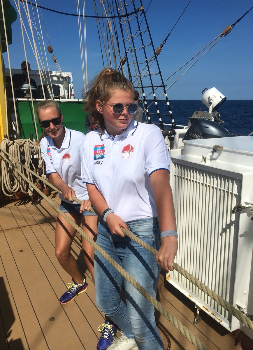 Omrin's tweet photo. ⛵📝 VAN ONZE TRAINEES | "Aan boord is het normaal dat er geen afval in zee wordt gegooid" - Marie &amp; Jissy van Tall Ship Alexander Von Humboldt II voeren van het Noorse Stavanger naar Harlingen en genoten onderweg.

Hele verslag op onze website: https://t.co/e5vGeKi1oC

#TSRH2018 https://t.co/62hHlgcMTW