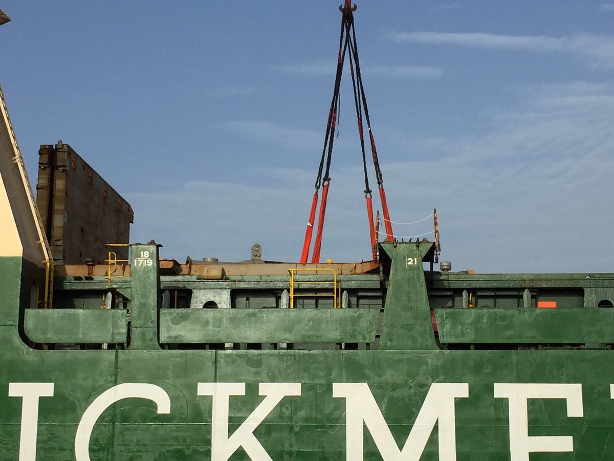 OriginLogistics's tweet photo. The journey continues: 140 tonne piece loaded at Houston Port yesterday. Its now on its way to Antwerp Port. #projects #freightgeeks #outofgaugecargo https://t.co/DWYQvS7DBA
