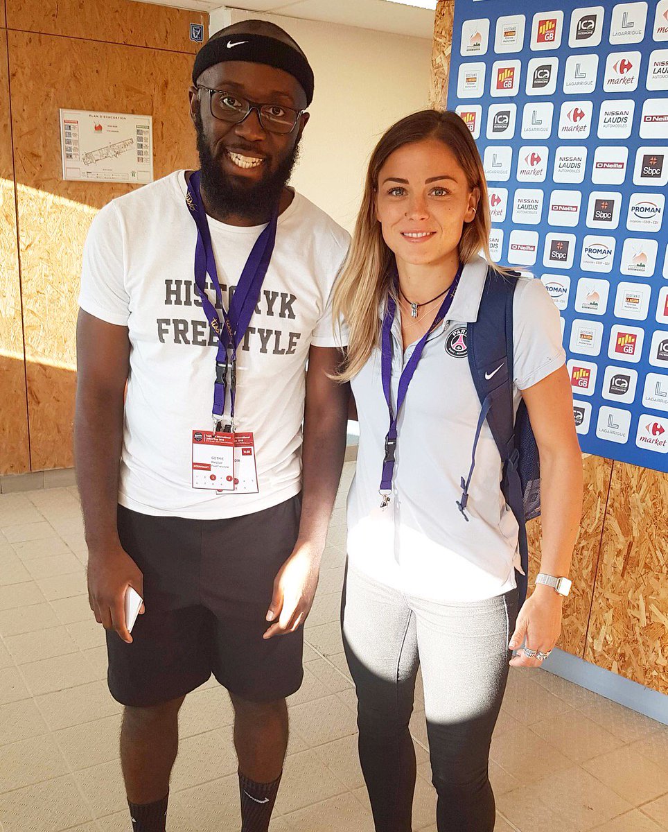 HistorykF's tweet photo. Hier, l’équipe #HistorykFreestyle était à l’International Lady Cup avec les équipes du @PSG_Feminines, @MontpellierHSC, @FCBfrauen et @ArsenalWFC. Une journée #Historyk et pleins de belles rencontres! #TILC2018 #Football #Freestyle #FreestyleFootball #NeverGiveUp #FootballFeminin https://t.co/Q9LccMsQxz