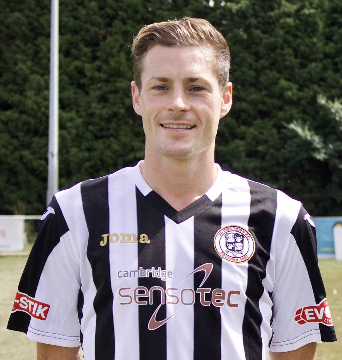 stivestownfc's tweet photo. Albeit a brief appearance from the subs bench on Saturday, it was @Danny_J_Moyes 250th appearance in a Ives shirt in two spells with the club.

Here’s to another 250!

#uptheives ⚫️⚪️ https://t.co/w3iAqTSt0L
