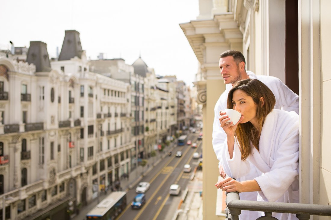 If you love chocolate...Chocolatería San Ginés will be your favourite place to taste chocolate and churros.
Find it in one of the oldest alleys of the city, between Calle Arenal and Calle Mayor. Delicious!