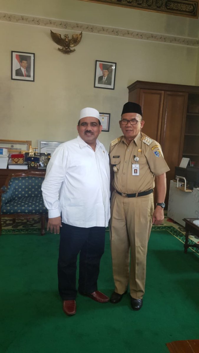 Bersilaturahmi dan mendoakan Bupati Demak H. M. Natsir yang akan menunaikan ibadah haji
Semoga diberikan keselamatan dan kemudahan untuk menjadi haji yang mabrur. Amin...