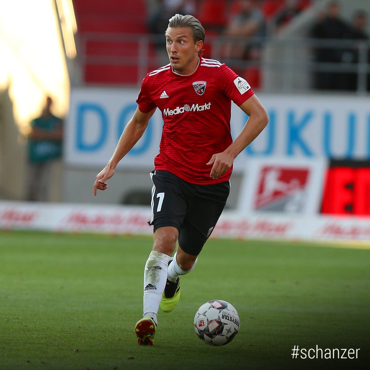 Schanzer_EN's tweet photo. Great performance of our #Schanzer midfielder 💯❗️
Konstantin #Kerschbaumer did a great job at #FCISGF with at least 74 ball contacts and 87% of successfull passes to the other Black-Reds on the pitch ⚽️🎯 #statisticmonday https://t.co/fvh8psc6nY