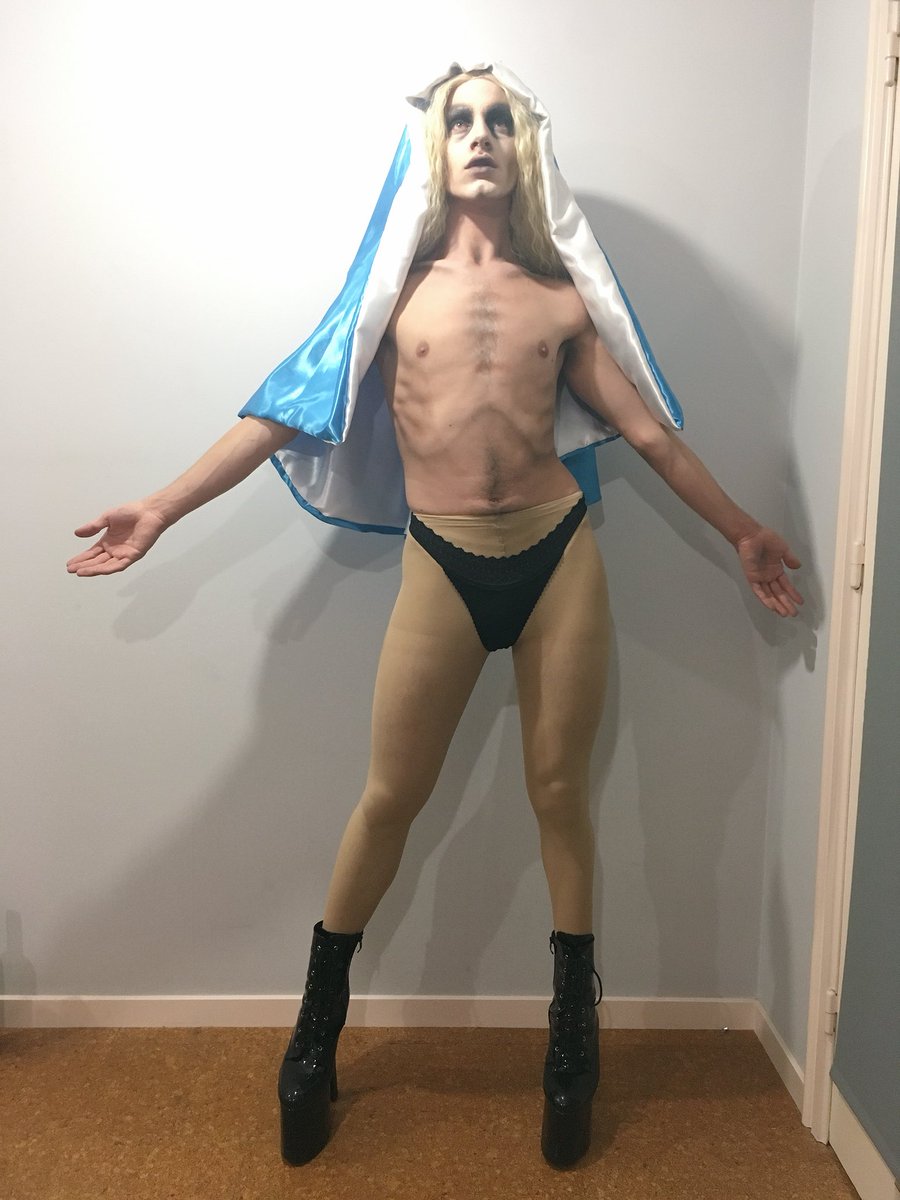 x4n4lx's tweet photo. Day look vs. Night look #gaypride #dmth https://t.co/T9cJFvjqnh