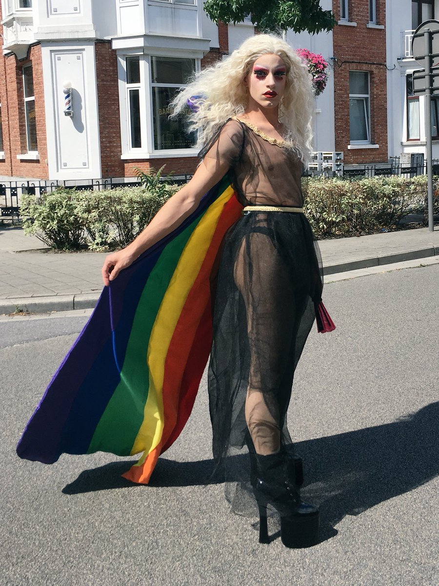 x4n4lx's tweet photo. Day look vs. Night look #gaypride #dmth https://t.co/T9cJFvjqnh