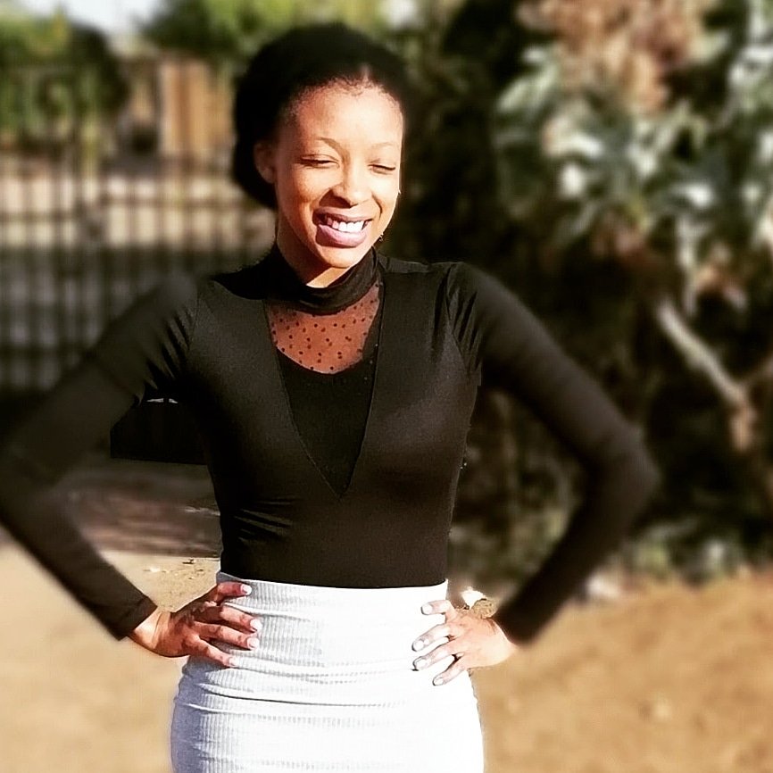 Dineo_Moerane's tweet photo. Melanin absorbs sun light. #lightfilled #feelgoodmonday #goodmorning https://t.co/ckrfIh953J