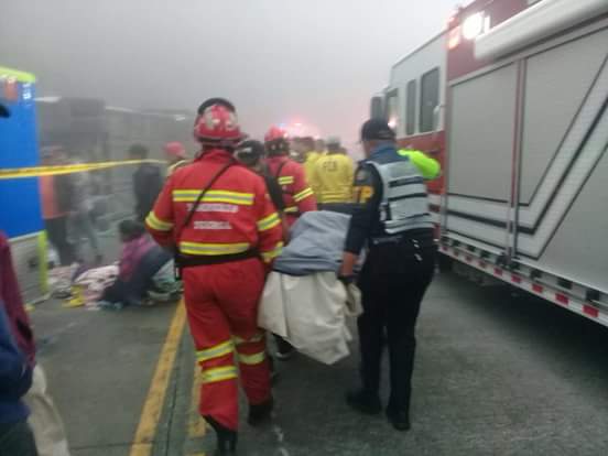 NChaquenito's tweet photo. @ECUADOR
BUS SE VOLCÓ Y DEJO 12 FALLECIDOS Y 30 HERIDOS EN LA VÍA CUENCA - MOLLETURO; VIAJABAN HINCHAS DE BARCELONA
https://t.co/qDI4oWOofY https://t.co/4KR5CjfLpb