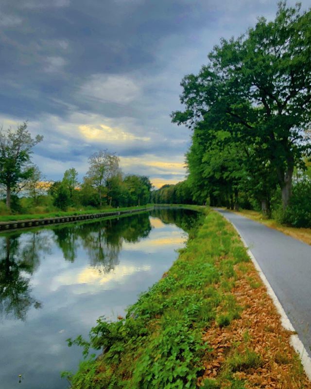 FotoLuna's tweet image. Water above, water below
.
.
.
.
.
.
.
#..... #nature_perfection #folkcreative #VisualsOfLife #gearednomad #MoodyGrams #visualambassadors #exklusive_shot #naturephoto #main_vision #landscape_captures #awesome_earthpix #natureaddict #rsa_rural #awesomeearth #nature_wizards #a…