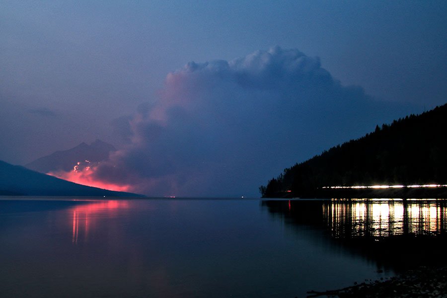 jfranz88's tweet photo. PHOTOS: The Howe Ridge Fire in @GlacierNPS exploded late Sunday forcing the evacuation of the Lake McDonald Lodge area and the closure of the Going-to-the-Sun Road #MTnews #MTfire https://t.co/IlNyDgCCKT https://t.co/D0Ihk1IHQn