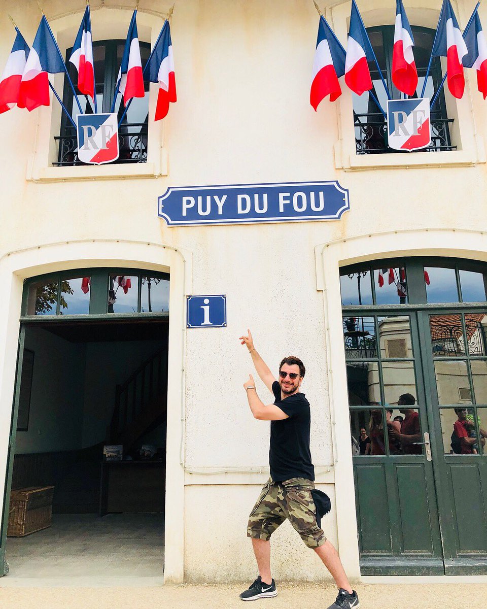 MichaelYoun's tweet photo. Week-end de ouf avec les enfants, les parents et les potos au @PuyduFou !!! Grosse claque! Je comprends mieux maintenant pourquoi le parc a été élu meilleur parc d’attractions de la planète...#ChampionsDuMonde 🏆🇫🇷 https://t.co/GbuUbowhpC