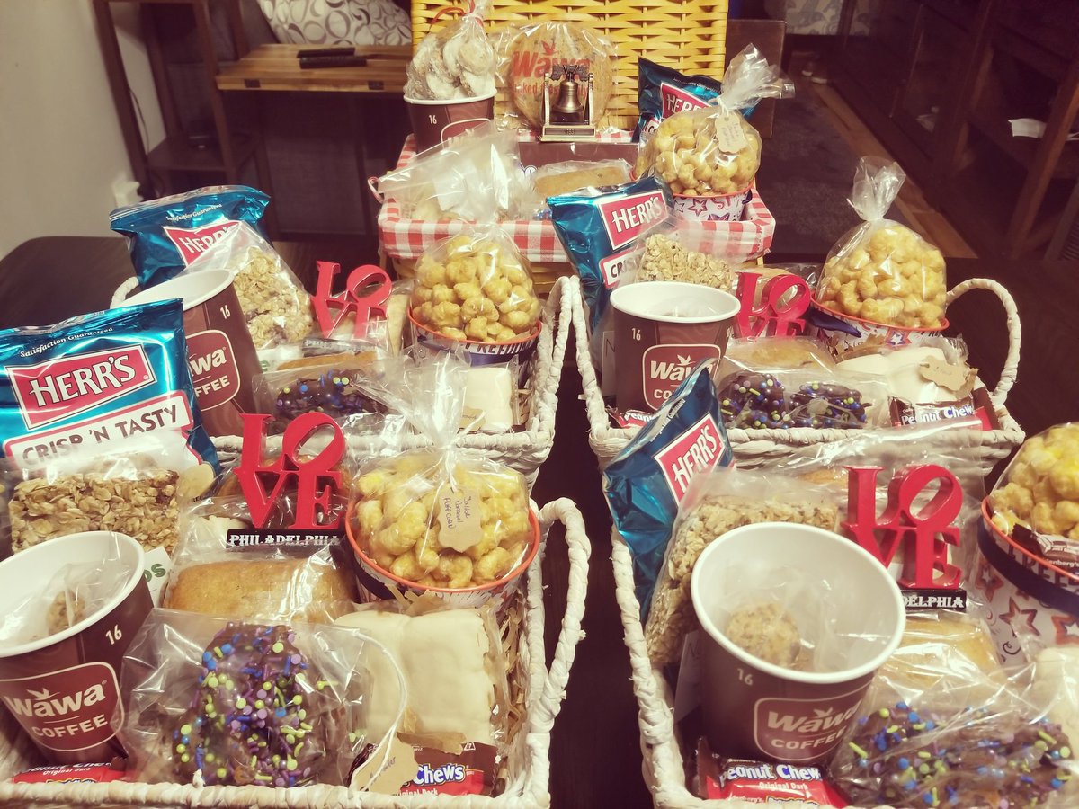 nonopreps's tweet photo. I am so honored to have been asked by @Marriott to create " Philly Themed" welcome baskets this weeks in town V.I.P Guesrs for @NGLCC @nglcc18. So happy I joined @think_iba .#iba #thinkiba #nglcc18 #nglcc #lgbt #philly #baskets #phillyfavorites #chef #bakedgoods #nonopreps https://t.co/SddcmPzkUb