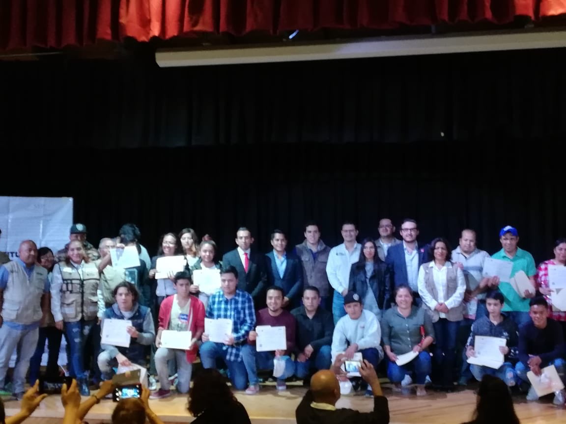 Dm_Guaida's tweet photo. El día de hoy asistí a la entrega de certificados de primaria y secundaria que el @INEAmx entregó a vecinos de La Magdalena Contreras. Felicidades @alexism_21 por hacer esta tan importante entrega y por incluir a @UJM_CDMX en ella. Gracias por la invitación, hermano! https://t.co/in3f8JJS87