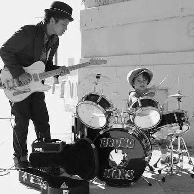 BeaSajawantsAbz's tweet photo. A rainy afternoon guys! Let's tweet and vote! #MTVHottest Bruno Mars https://t.co/xpjVkHpaNG