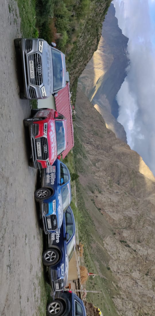 odmag's tweet photo. What an amazing drive from Jispa to Leh. The #Q3, #Q5 and #Q7 performed flawlessly while the @MichelinIndia tyres offered immense confidence, whether on tarmac or off-road #IQD2018 #audi #michelin #zeiss #independence #audiquattro  #livelifeinod #hyattregency #IndependenceDay https://t.co/PeCMjwA0m4