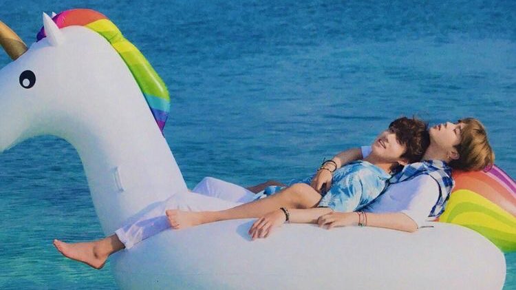 yunhoseagull's tweet photo. Summer Package? You mean Pre-Wedding Jikook photos?

#jikook #bts #jungkook #jimin #minkook @BTS_twt https://t.co/njIrCwIhrt