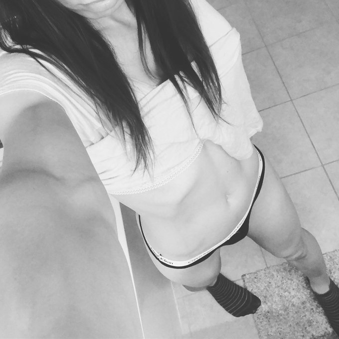 Goodnight all my world, see you when we sleep. 🌚 https://t.co/LysYZi0BFf