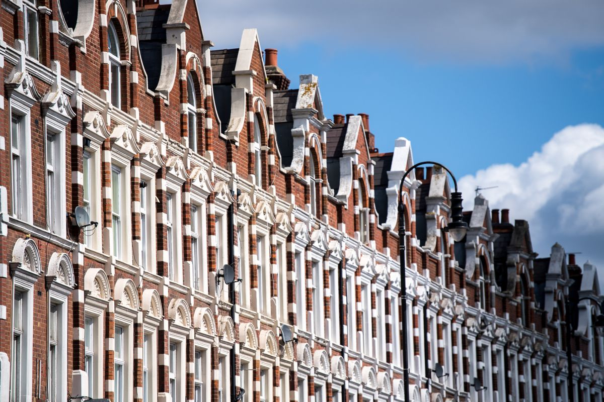 BloombergUK's tweet image. Britain&apos;s house prices are on their longest losing streak since the financial crisis bloom.bg/2B60rEN