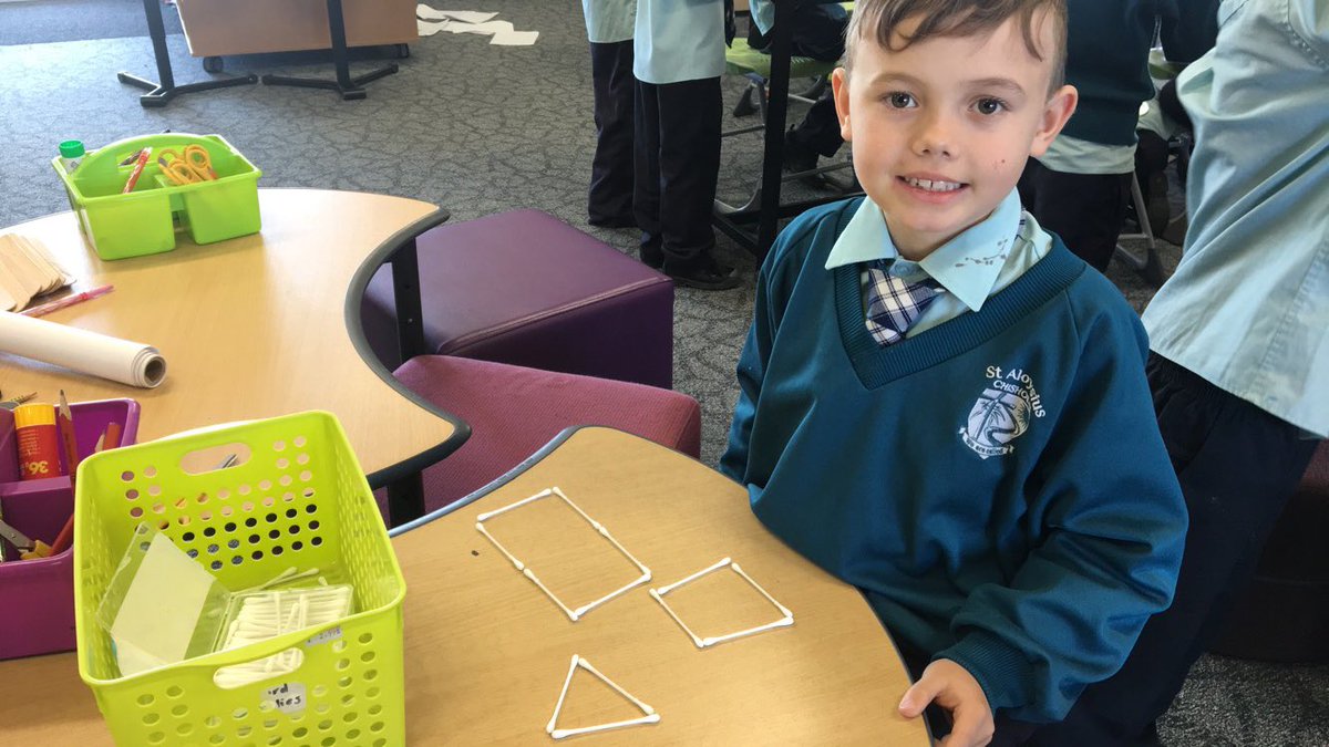 Year1LillyPilly's tweet photo. Exploring 2D shapes https://t.co/AGgO7Smf4v