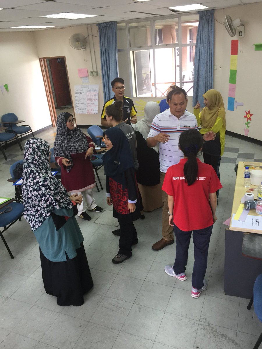 HJAMrHughes's tweet photo. In our second training day in Perlis, we talked about the importance of growth mindset, oracy and higher order questioning in the classroom.      #LRTT #conferenceDay #Malaysia #SharingTeaching #Teaching https://t.co/EGWBp8C2aP