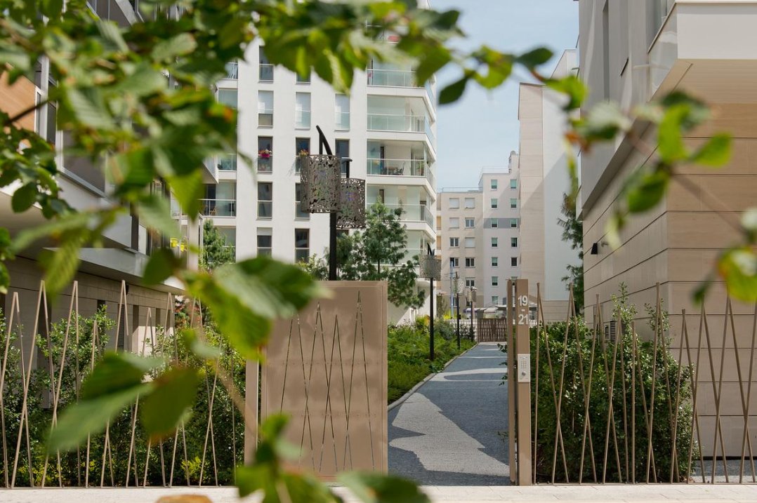 Construction21E's tweet photo. En la categoría Gran Premio #CiudadSostenible, para #GreenSolutions Awards 2018, descubra el #Ecodistrito Bords de Seine en Issy-les-Moulineaux. Una #renovación completa de viviendas, mercados e instalaciones públicas. ¡RT y Me gusta! - https://t.co/IHE7ynG1dk https://t.co/QVYDw4Bz34